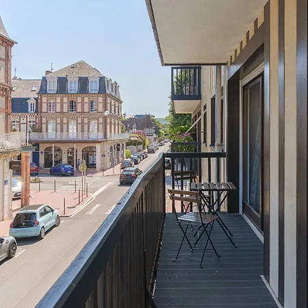 Apartmán Charming With Balcony 3br 6p -