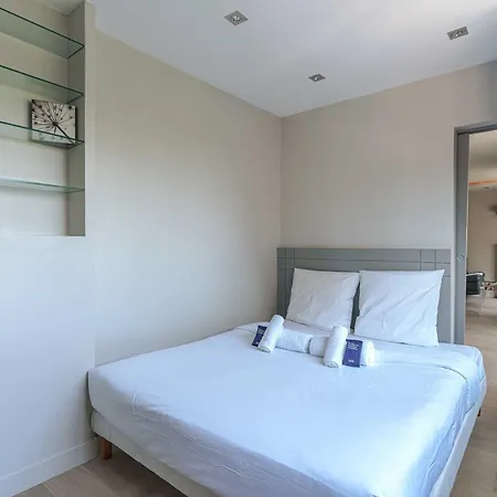 Charming With Balcony 3br 6p -