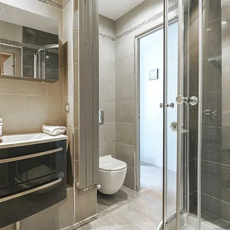 Charming With Balcony 3br 6p - Apartmán *